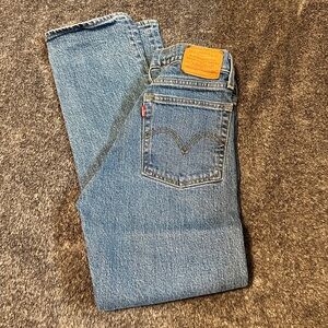 NWOT Levi’s Wedgie Straight Jeans